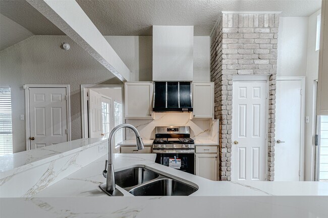 Building Photo - 1710 Blindlake Dr