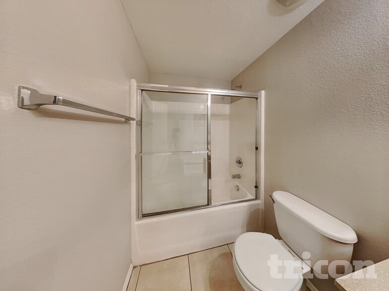 Building Photo - 16825 N 14th St