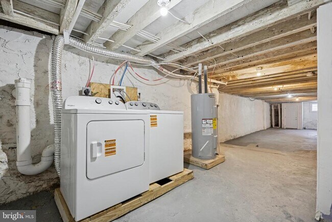 Building Photo - 278 S 60th St