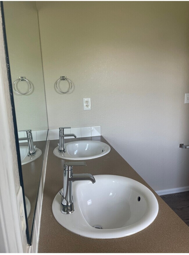 Building Photo - Charming 3 beds 2.5 baths in Firestone