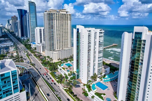 Building Photo - 16485 Collins Ave