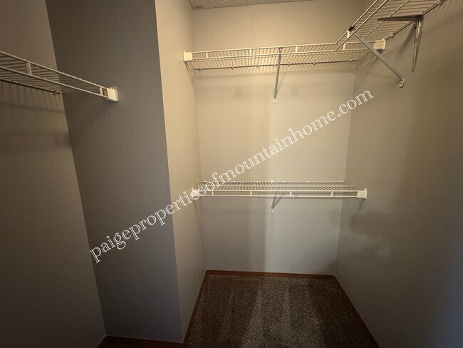 Building Photo - 406 S 3rd St