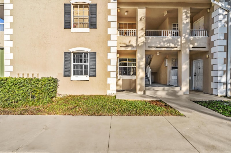 Building Photo - 2803 N Oakland Forest Dr