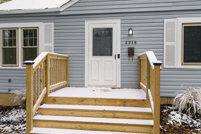 Building Photo - 2228 Holt Ave