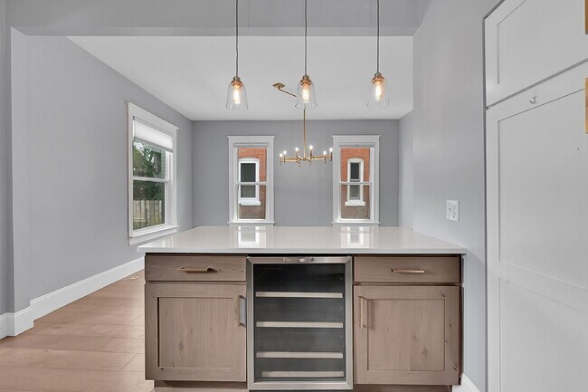 Building Photo - $3,595 - 3 Bed, 2 Bath Updated Home In Den...