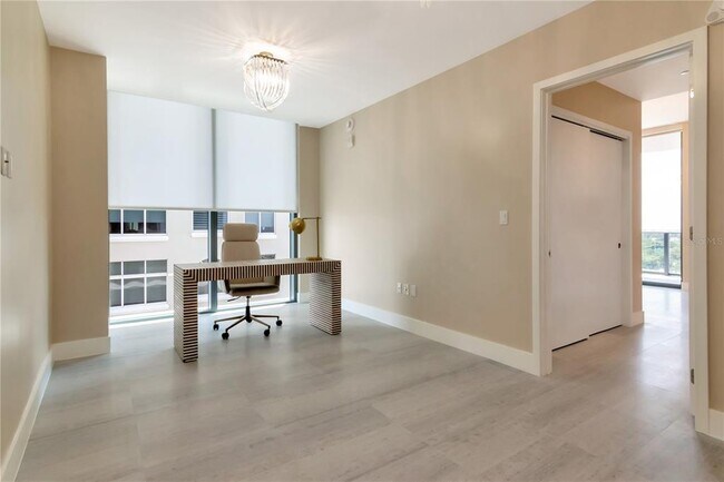 Building Photo - 2912 W Santiago St