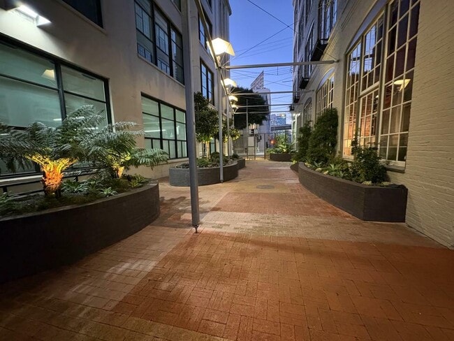 Building Photo - 355 Bryant St