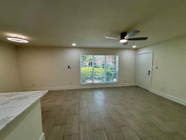Building Photo - 2121 Fountain View Dr