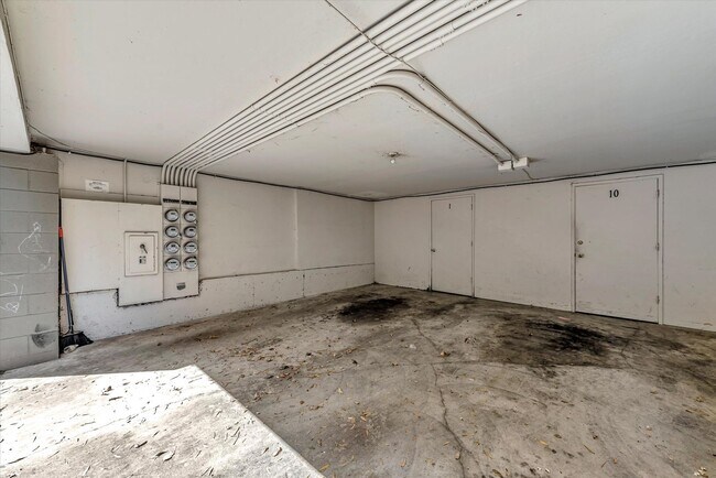 Building Photo - Hidden Gem at Saratoga Creekside – End Uni...