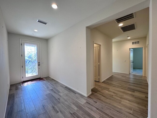 Building Photo - 4 bedroom single story Spencers Crossing h...
