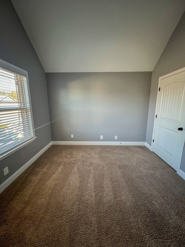 Building Photo - Short Term Leases Options! Gorgeous 5 Bedr...