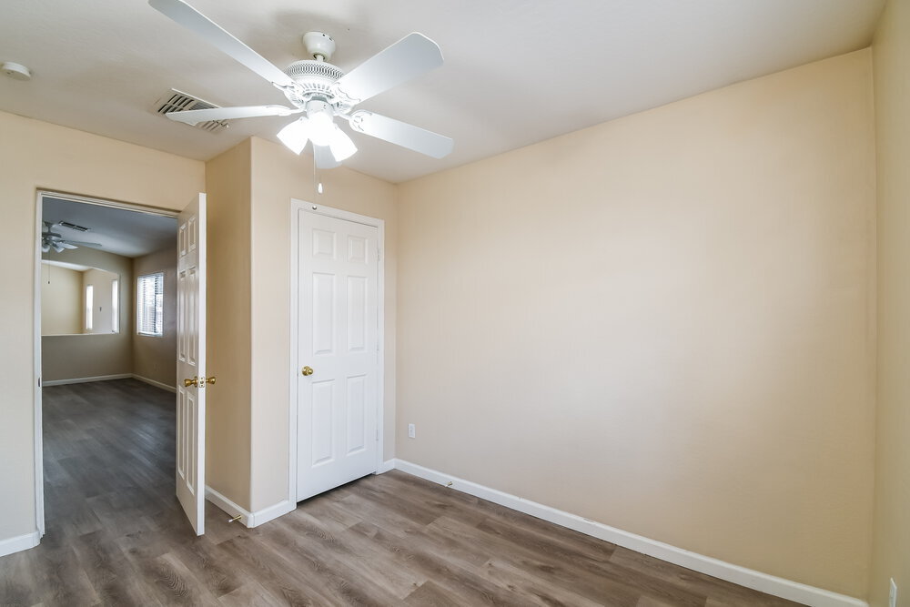 Building Photo - 5509 S 34th Ave