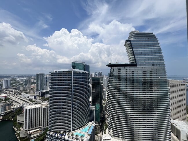 Building Photo - 465 Brickell Ave