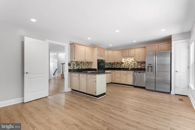 Building Photo - 46613 Silhouette Square