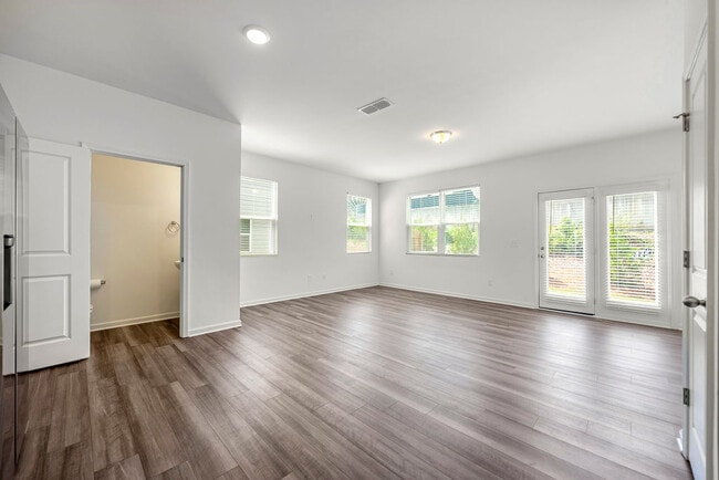 Building Photo - 3188 Delancy St
