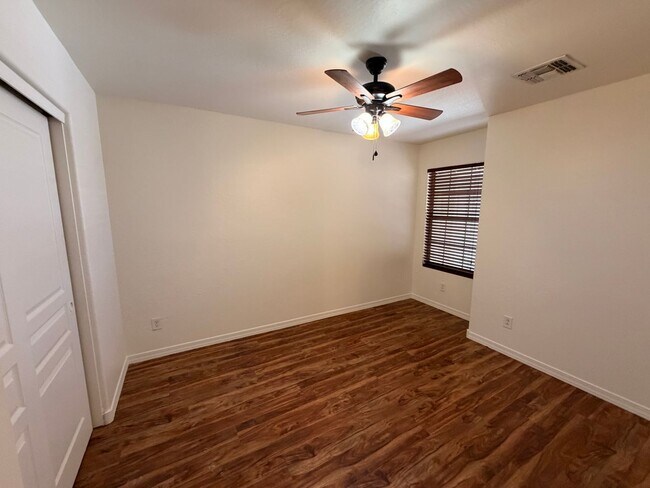 Building Photo - Charming 3 bed + bonus room, 2 bath home in the Ghost Ranch Communtity