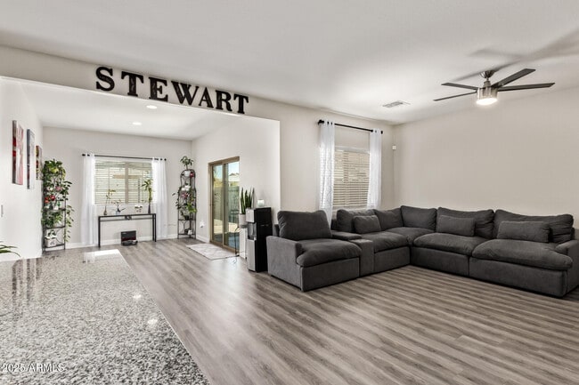 Building Photo - 11204 W Mobile Ln