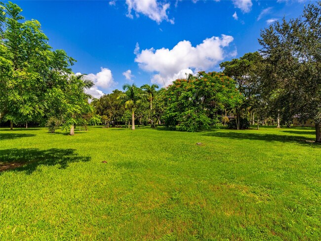 Building Photo - 6556 NW 87th Ave