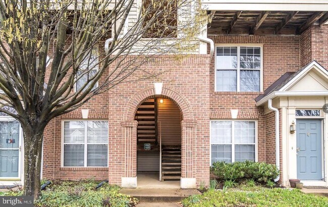 Building Photo - 7046 Falls Reach Dr