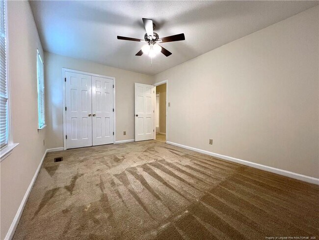 Building Photo - 6017 Lakeway Dr