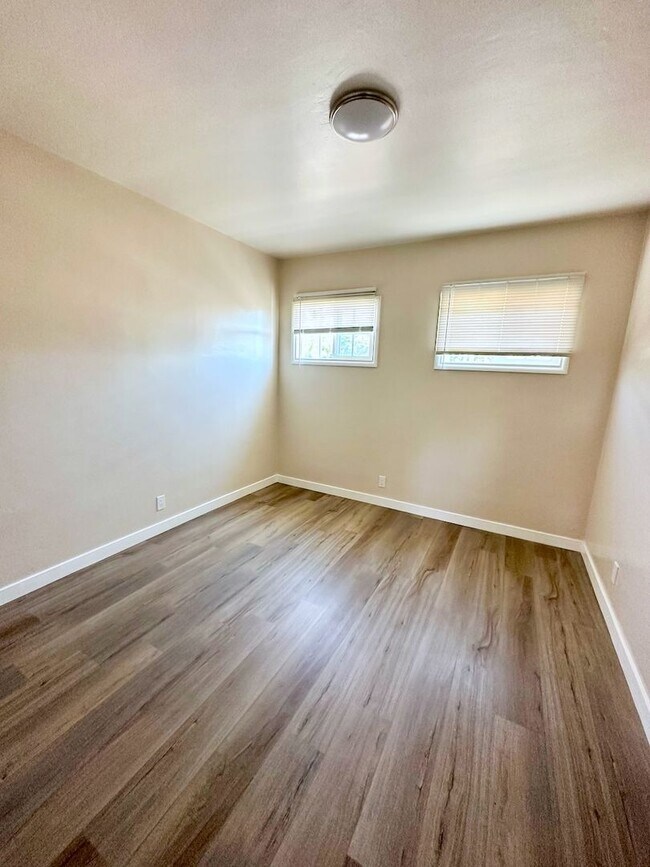 Building Photo - Cedar LB