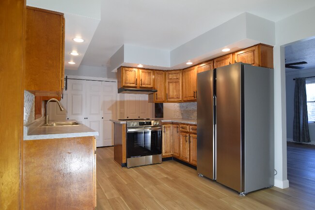 Building Photo - 2105 S 150 W