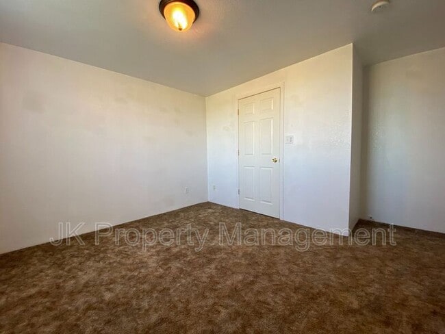 Building Photo - 1612 Sand Ct