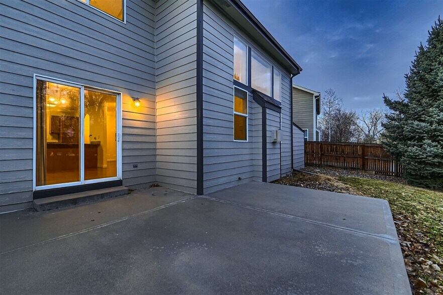 Building Photo - 2625 Fernwood Pl