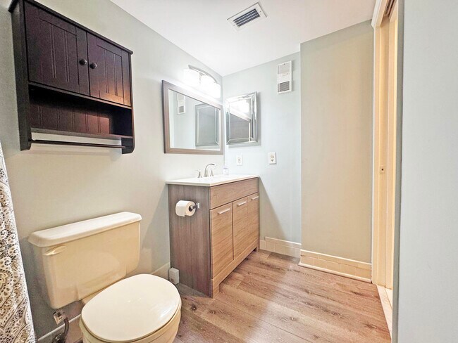 Building Photo - 7281 Amberly Ln