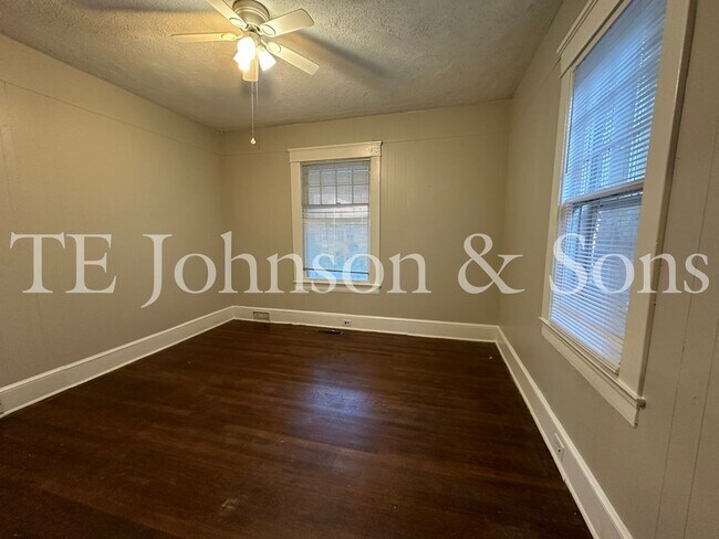 Building Photo - Downtown and West End Location