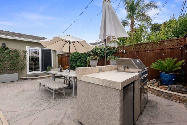 Building Photo - 841 W Latimer Ave