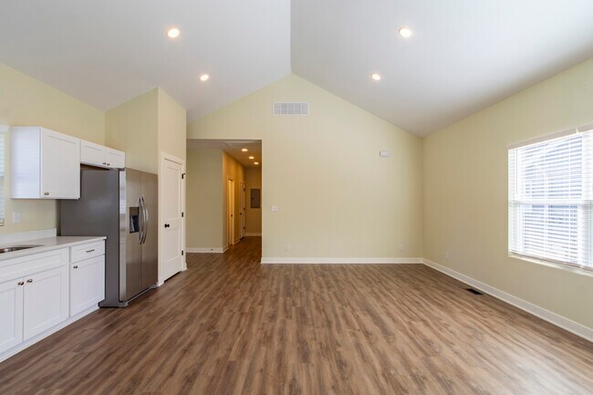 Building Photo - RnR Duplex SoBro