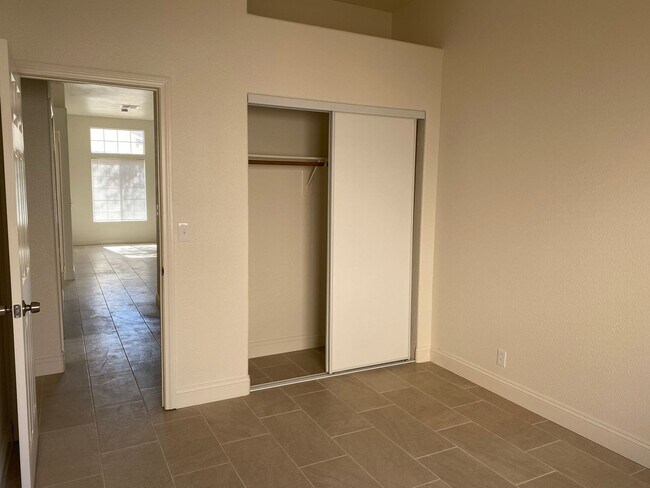 Building Photo - 2252 Bridle Wreath Ln