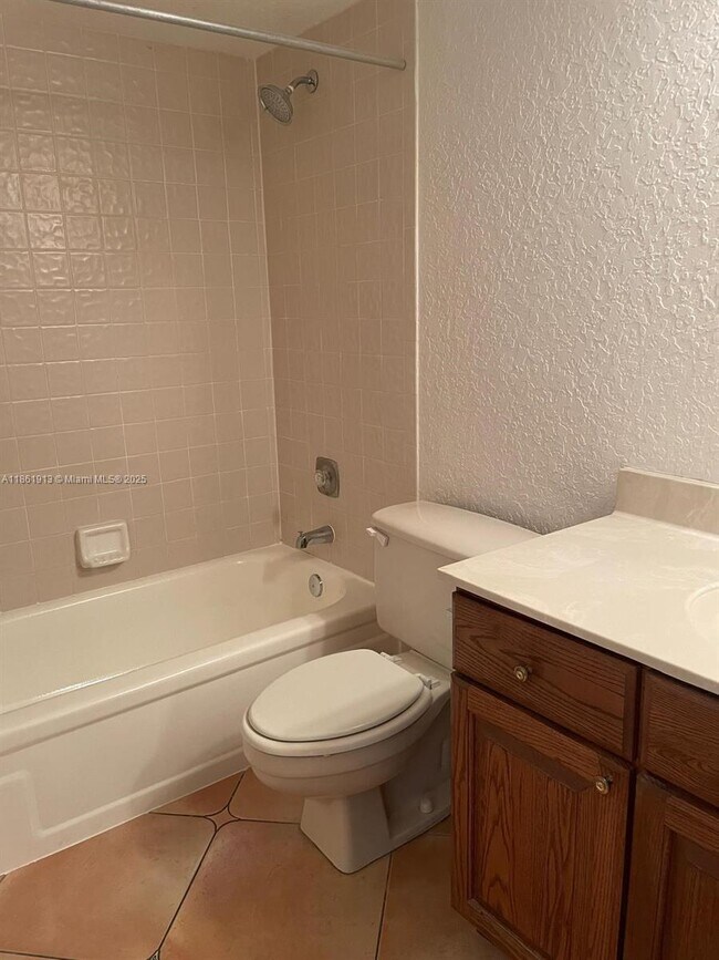 Building Photo - 6575 W Oakland Park Blvd