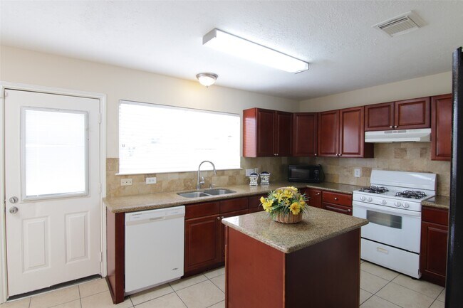 Building Photo - 16938 Watering Oaks Ln