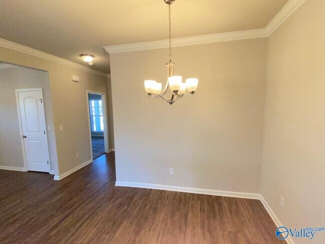 Building Photo - 609 Willow Crest Ln SW