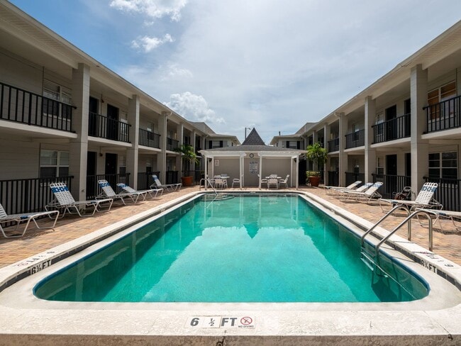 Building Photo - 5221 Bayshore Blvd