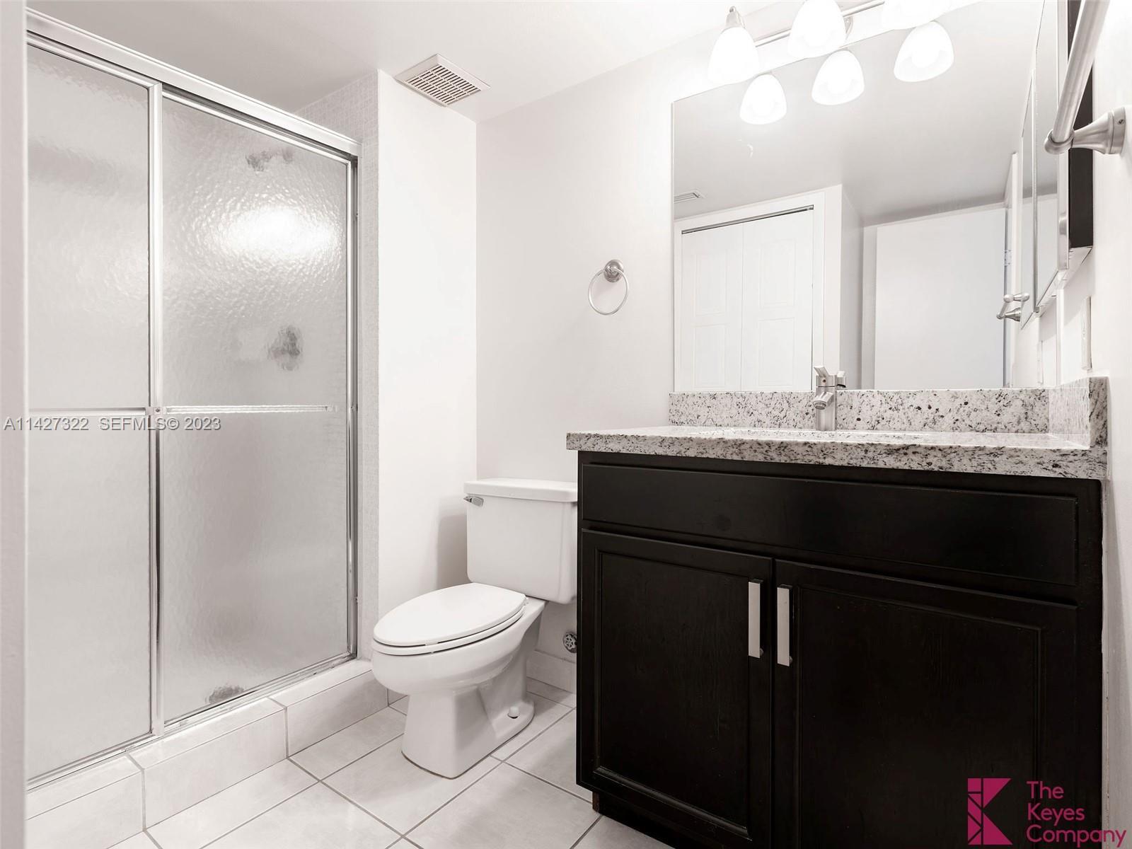 Building Photo - 357 Lakeview Dr