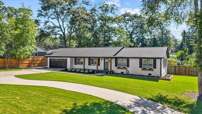 Primary Photo - 103 Poinsettia Dr