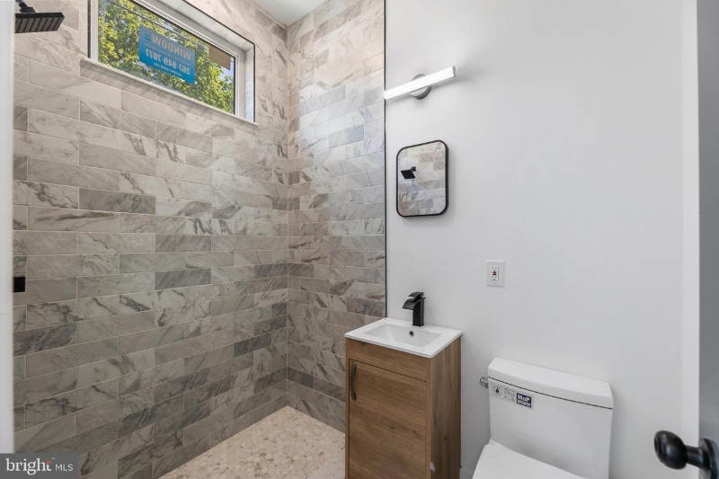 Building Photo - 6016 N Warnock St