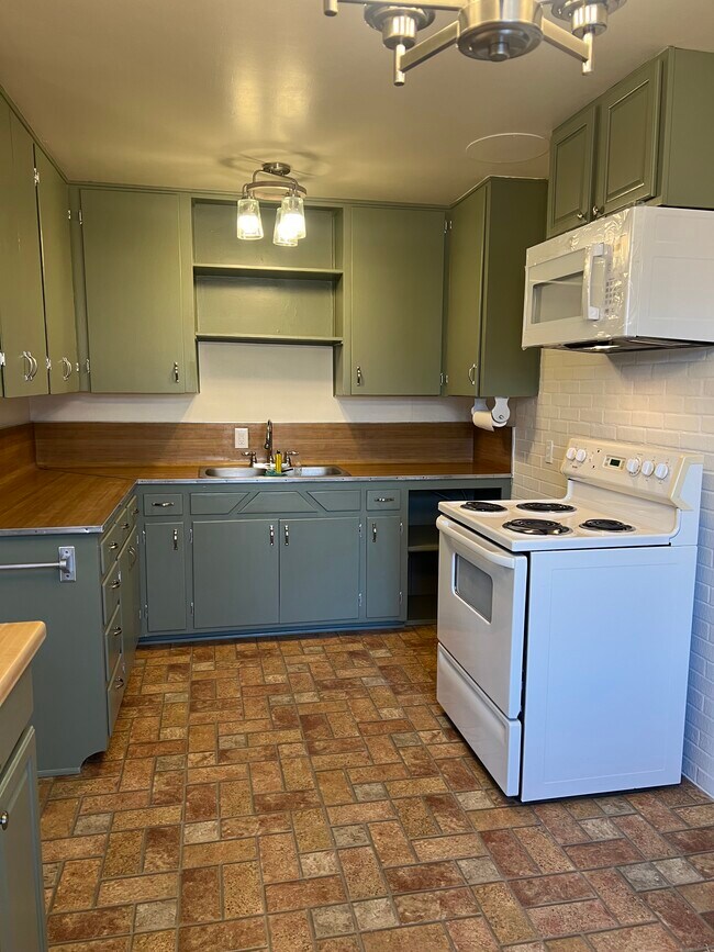 Building Photo - 3103 W Avenue L2