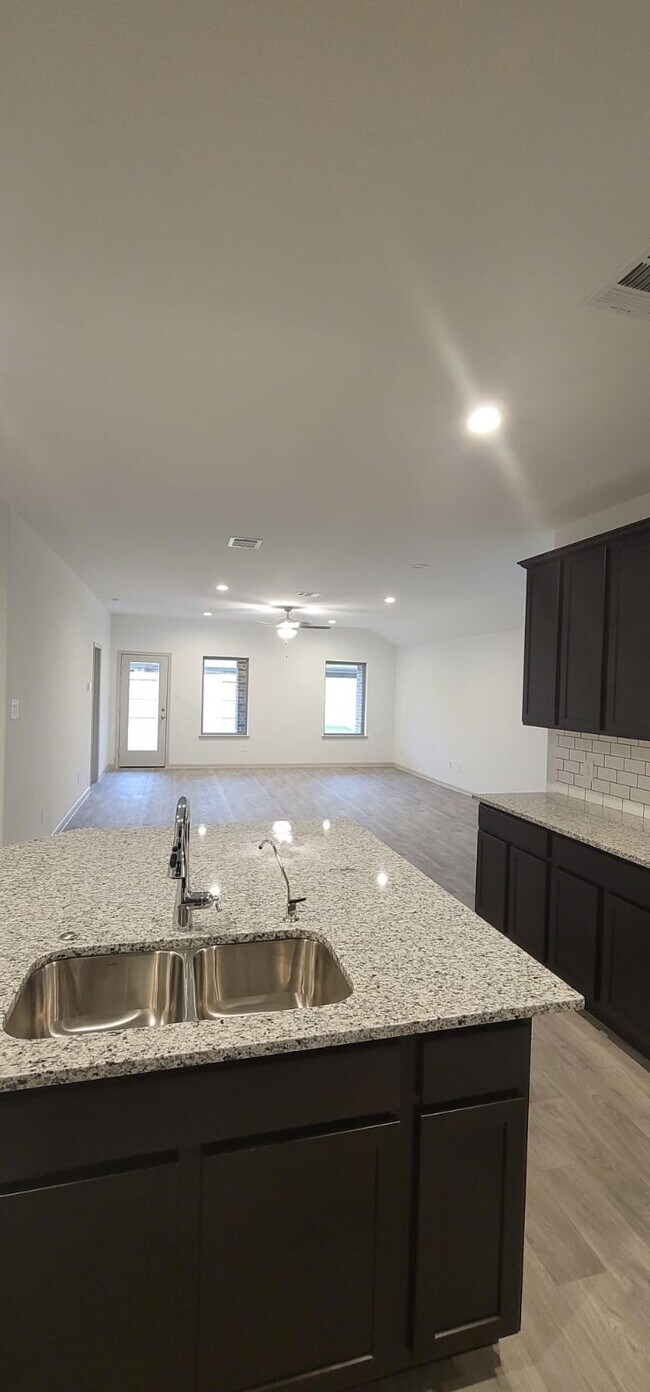 Building Photo - 1514 Maple Rdg Dr