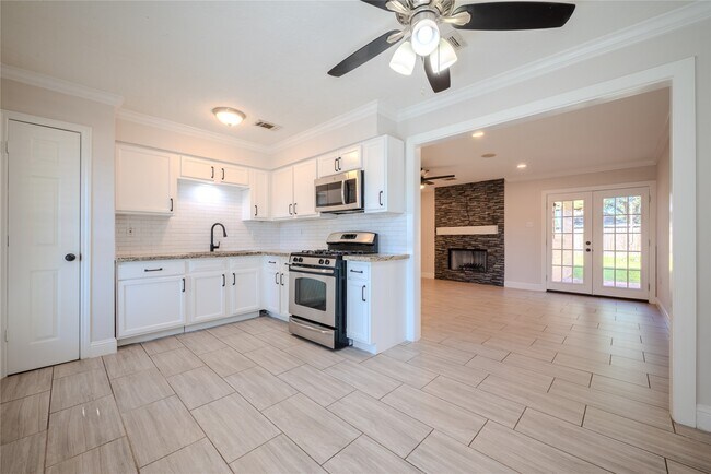 Building Photo - 16250 Camino Del Sol Dr