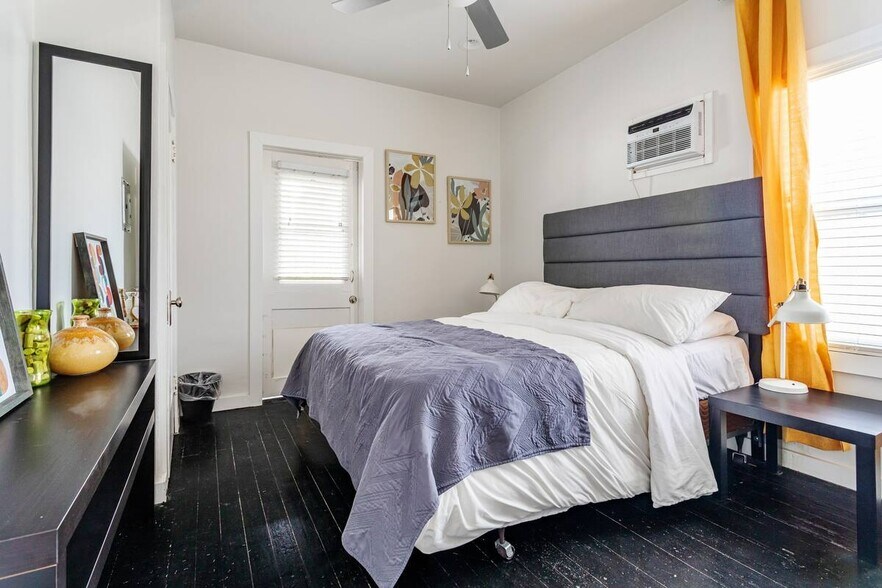 Building Photo - 1806 Washington Way