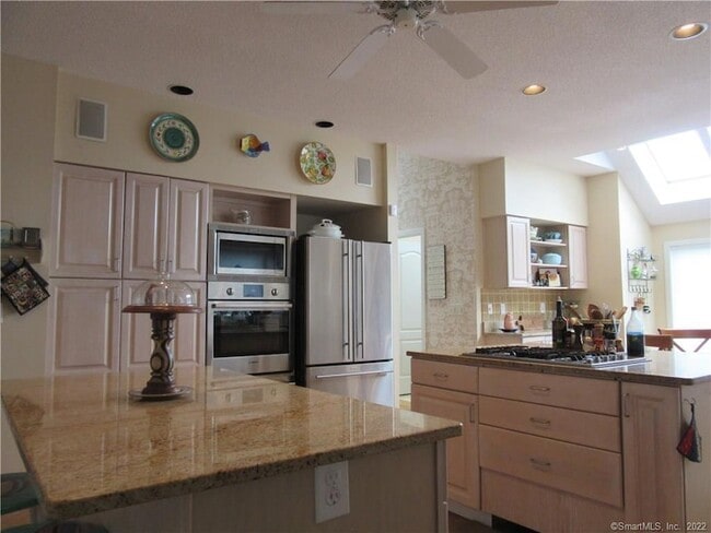 Building Photo - 18 Fox Run