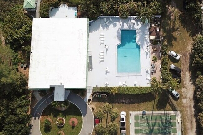 Building Photo - 10851 S Ocean Dr