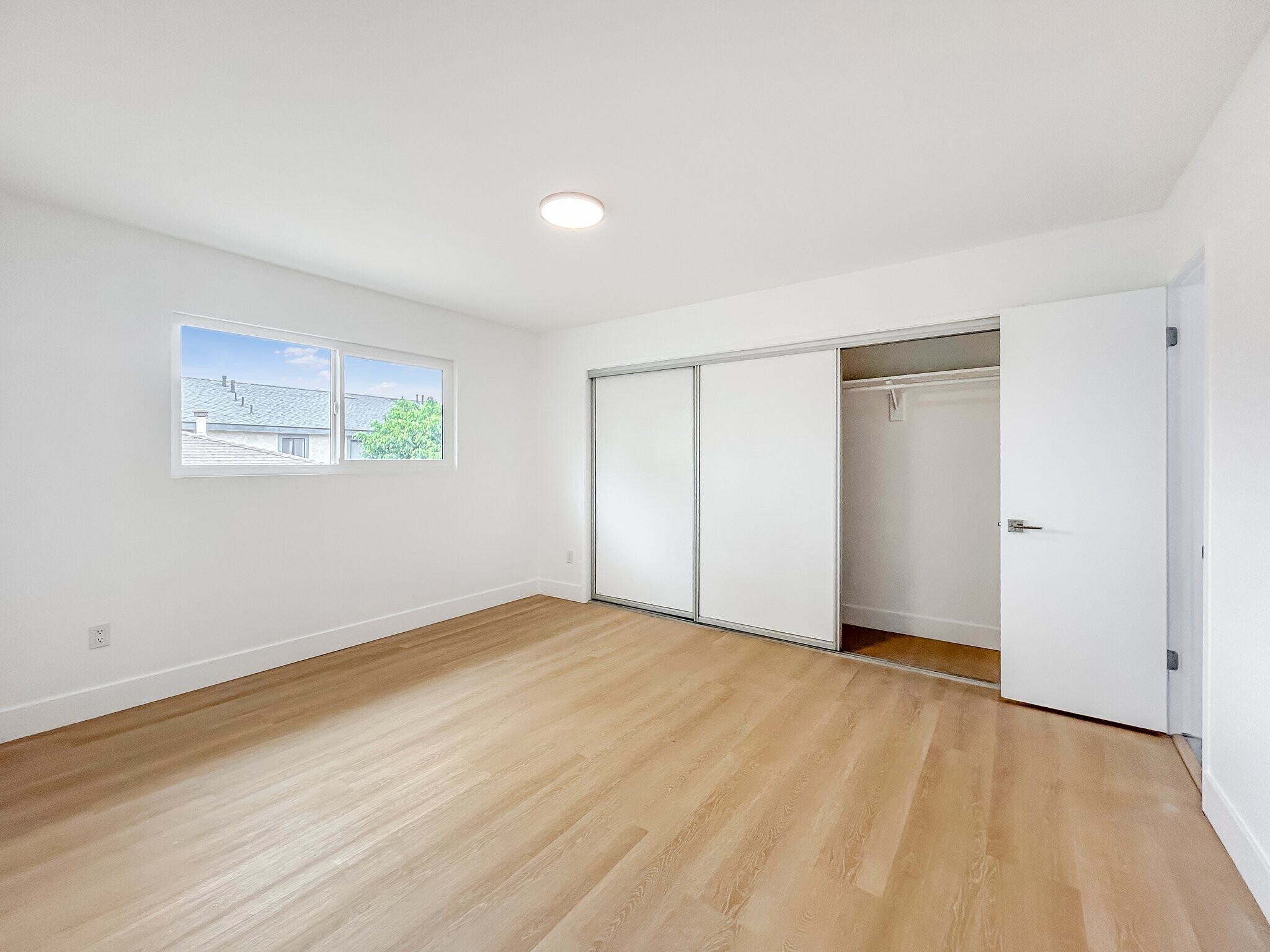 Building Photo - 3332-10863 Florista St
