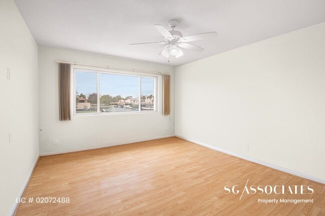 Building Photo - Adorable WATERFRONT Gated Lakeside Villas ...