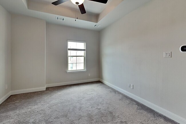 Building Photo - 2232 Palomino St