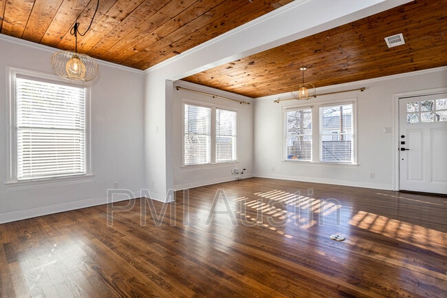 Building Photo - 2003 Newning Ave